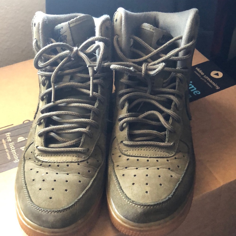 Size 6 women’s Nike high tops